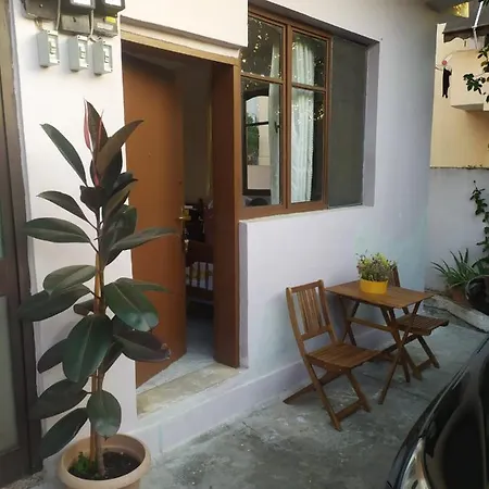 Dili Guest Tirana
